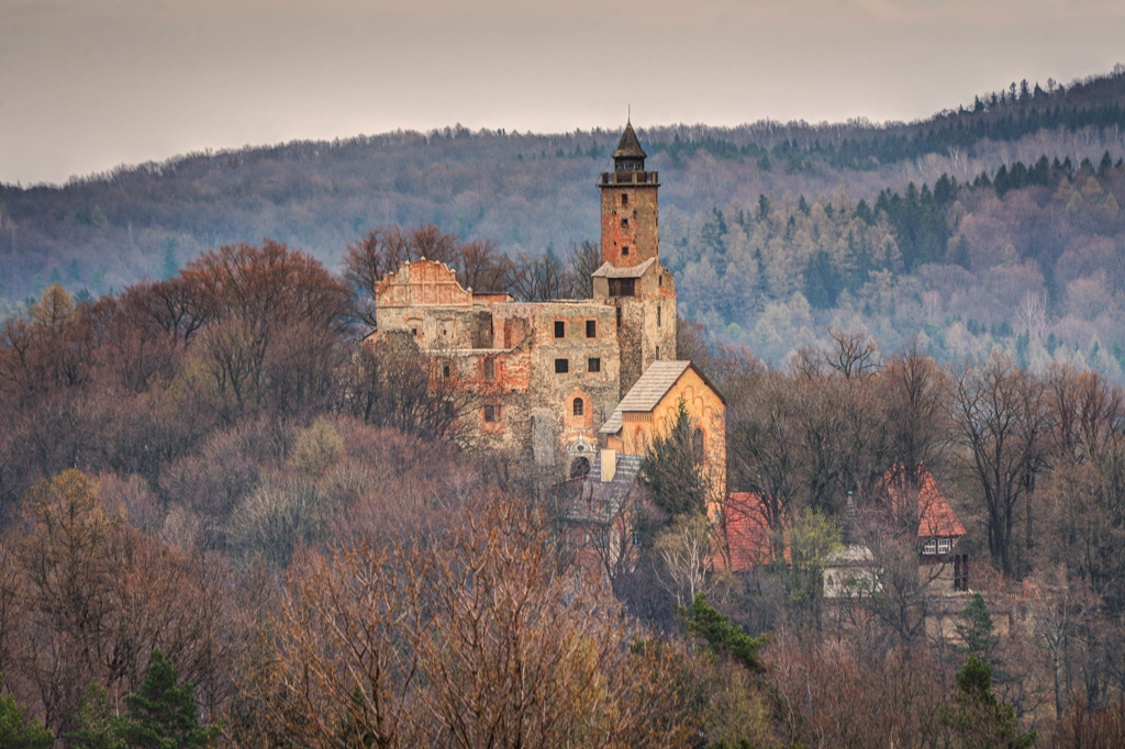 Zamek Grodno w Zagorzu Slaskim
