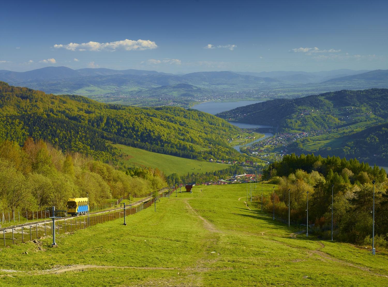 Mount ar and the ywiec Lake foto.T.Gbu.archiv.lska Organizacja Turystyczna